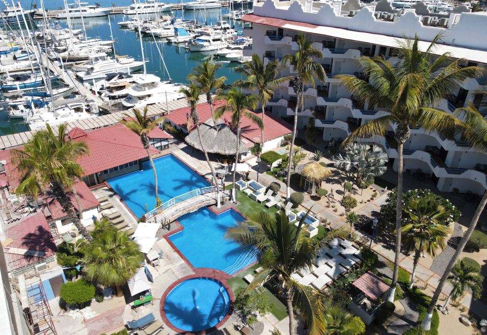 The Westmarine 수영장