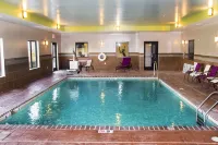 Holiday Inn Express & Suites Sikeston Hotels in Miner