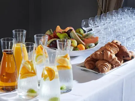 The White Swan Отели в г. Аран Дистрикт