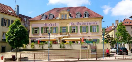Hôtel la Guimbarde Отели в г. Монтлебон