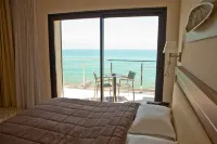Villa Azur Hotels in Villeneuve-Loubet