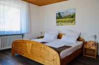 Weingut H. Gindorf und Gästehaus Hotels in der Nähe von Weingut Schloss Lieser