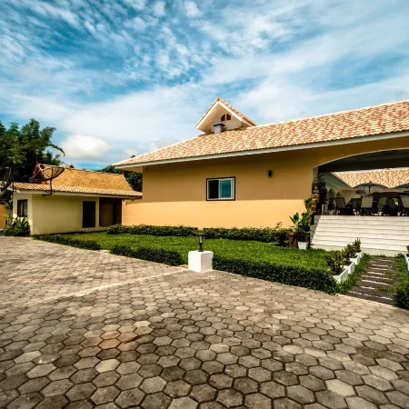 Nok Resort & Hotel