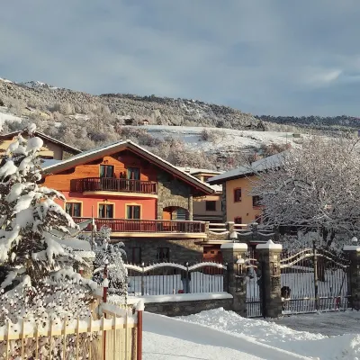 Les Vrais Rayons Hotels near Chantorné