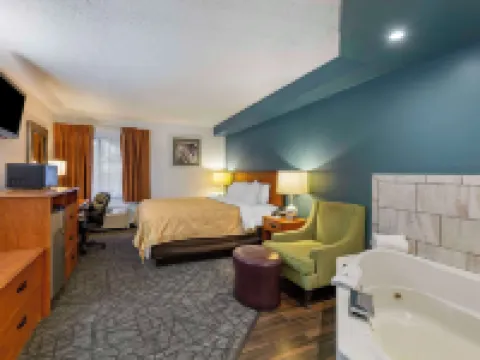 Quality Inn Austintown-Youngstown West Hotels in Austintown