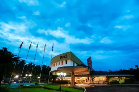 Hyde Park Отели в г. Манжери