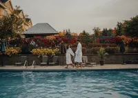 Hotel Chateau Bromont - Kolam Renang