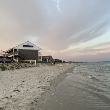 Escape To Cape - Fully Renovated 2 Bedroom House, Close To Main Street And Beach