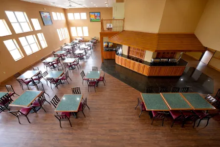 Crown Choice Inn & Suites Lakeview and Waterpark