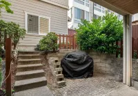 Seattle Vacation Home: Life's A Game Hotels in Central Seattle