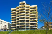 Pelican Sands Beach Resort Hotel in zona Superbee Honeyworld