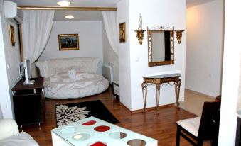 Elegant Lux Hotel