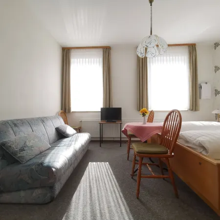 Hotel Restaurant Lahnhof Отели в г. Дессигхофен