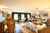 Poppies Hotel