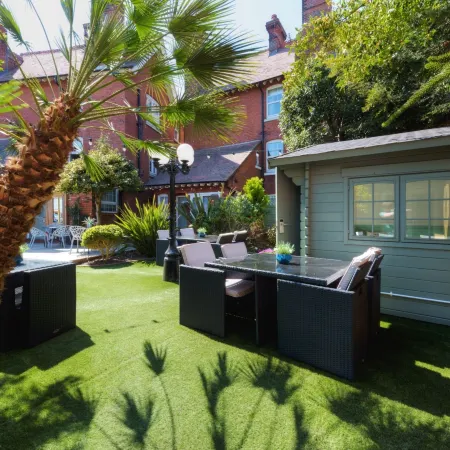 Florence Gardens Boutique Hotel and Restaurant Отели рядом с достопримечательностью «Корабль-музей HMS Victory»