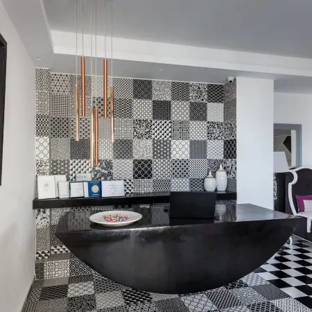Mar n Mar Crown Hotel-Suites Отели рядом с достопримечательностью «Древняя Фира»