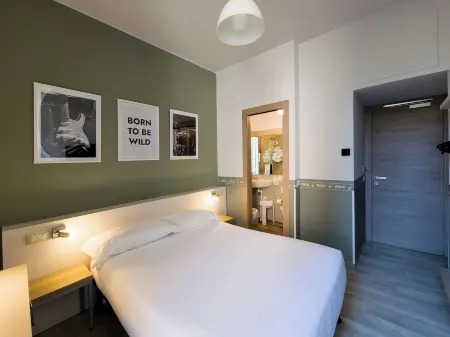 Hotel Nologo Отели рядом с достопримечательностью «Кафедральный собор Сан-Лоренцо»