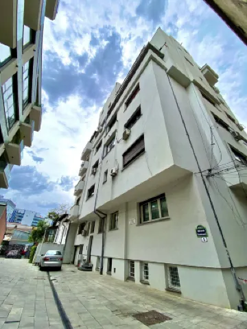 Downtown Victoria Apartments by CityBookings Hotel berhampiran Palace of Parliament