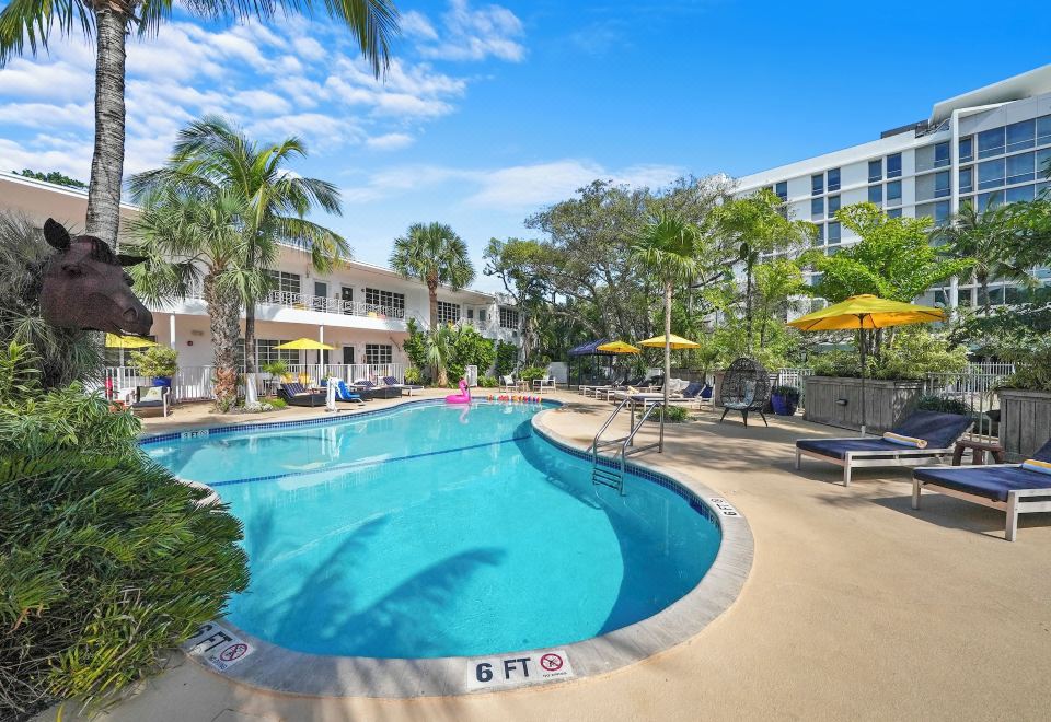 Tradewinds Apartment and Hotel Over view