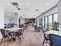 Crystal Coast Oceanfront Hotel - parking