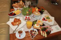 Danubia Gate Hotel - พร้อมอาหารเช้า