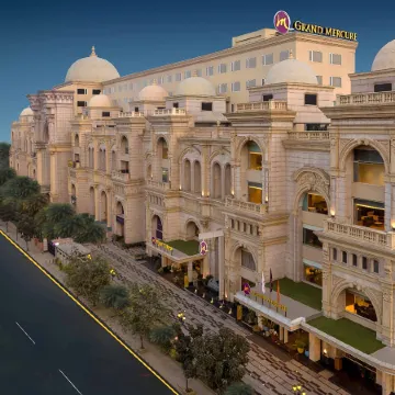 Grand Mercure Bengaluru at Gopalan Mall, An Accor Hotels Brand Отели рядом с достопримечательностью «Бизнес-комплекс RMZ Infinity»