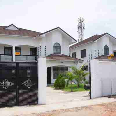 Luxuriously Finished 4-Bed House in Tema Comm 25 Hotel Exterior