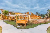 Pearl Sunset Resort Hotel dekat Tir Na Nog Bar