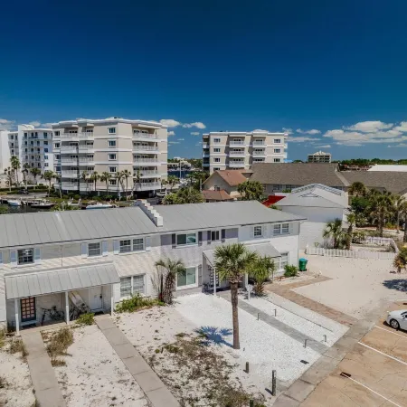 Red Hot Retreat - Updated Holiday Isle Townhome on the Destin Harbor