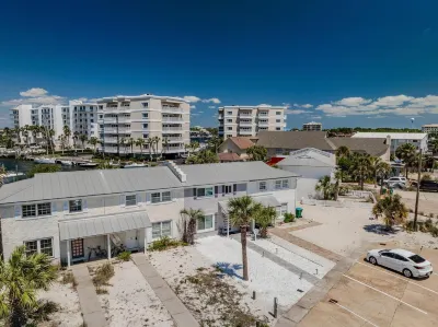 Red Hot Retreat - Updated Holiday Isle Townhome on the Destin Harbor