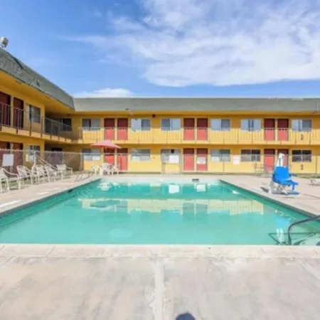 Economy Inn Buttonwillow Bakersfield I-5