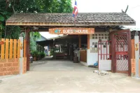 4T Guesthouse Hotels in Pak Khwae