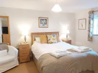 Garth Cottage-spacious family and dog friendly, two bedrooms both with ensuites.