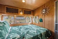 Blue Skies Retro Resort Pool-Fireplace Hotels in Gillespie County