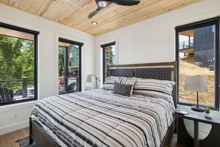 Private Pool, Dog Friendly, Theater, Game Room!