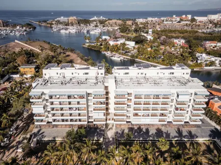 Altamar Canal View Condos