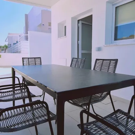 48 PER - Mellissa Villa