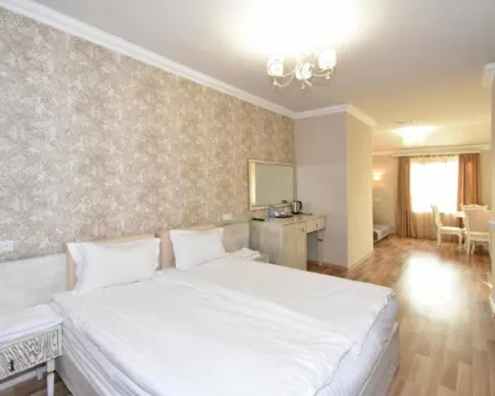 ホームステイ ホテル エレバンのホテル