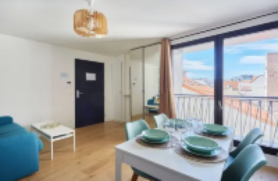 面向“萊斯帕薩熱”的現代布洛涅公寓