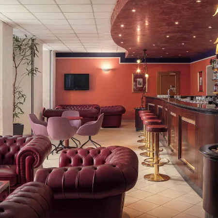 Hotel Caesar Prague Отели рядом с достопримечательностью «Пивная U Fleku»