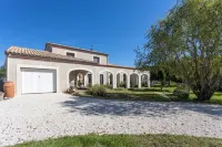 Au petit bonheur Hotels in Bias