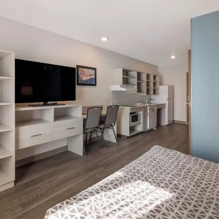 WoodSpring Suites Charlotte Airport Отели рядом с достопримечательностью «Библиотека Билли Грэма»