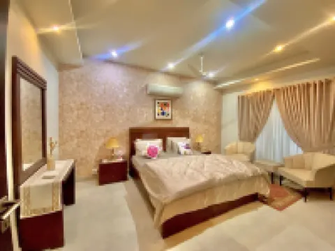 2Bedroom BahriaTown-Manzar Holiday Homes