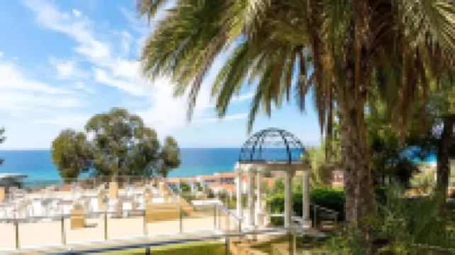 Rahoni Cronwell Hotel by Diomedes Group