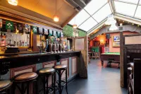 Ewings Bar & Self-Catering Accommodation - bar