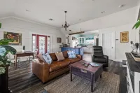 Kingsby Cottage - 1BR & Mountain Views Hotels in Boerne