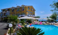 Hotel Piccolo Mondo - Kolam Renang