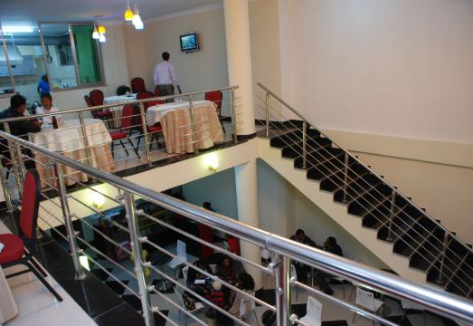 5. 아디스 암바 호..