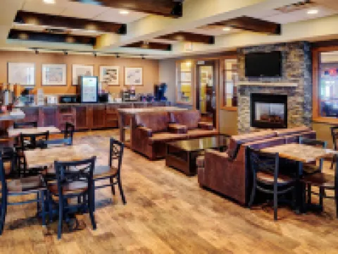 薩斯喀徹温堡湖景套房酒店 薩斯喀徹温堡酒店