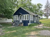 Newland's Resort: Cozy Channel Front Cottage #1 on Indian Lake with a Boat Dock